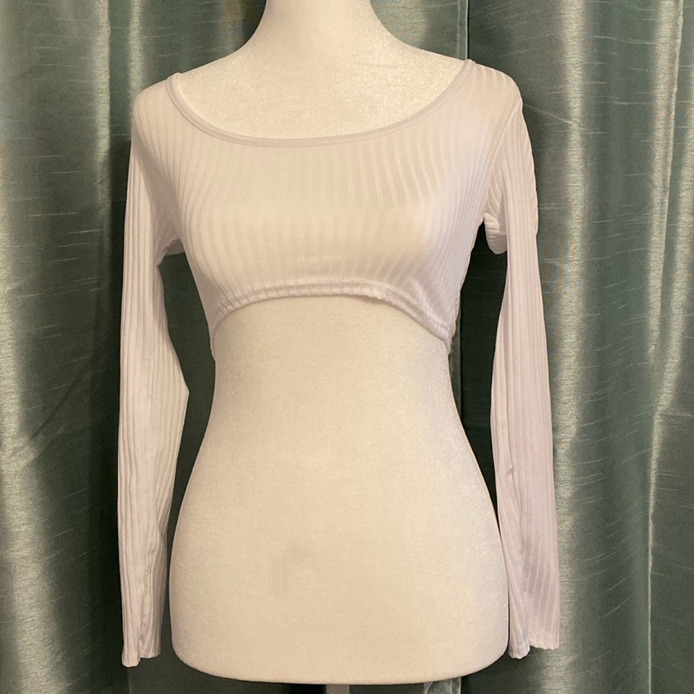 White long sleeve cropped top